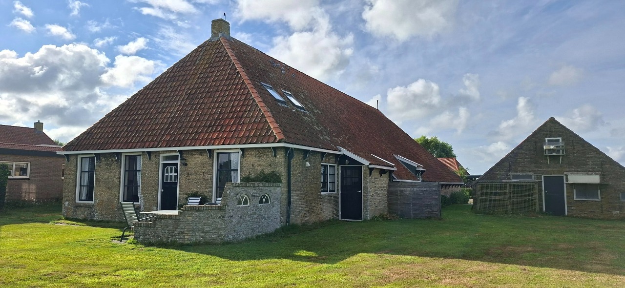 De boerderij van Gerben de Jong en Jels Mosterman in Buren